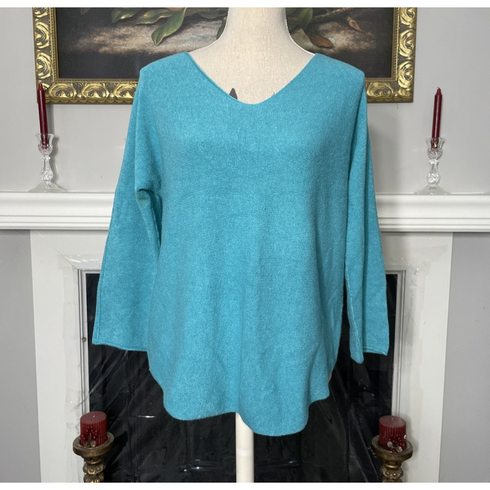 Coastal Bloom Soho Italian V-Neck Pullover Sweater Medium